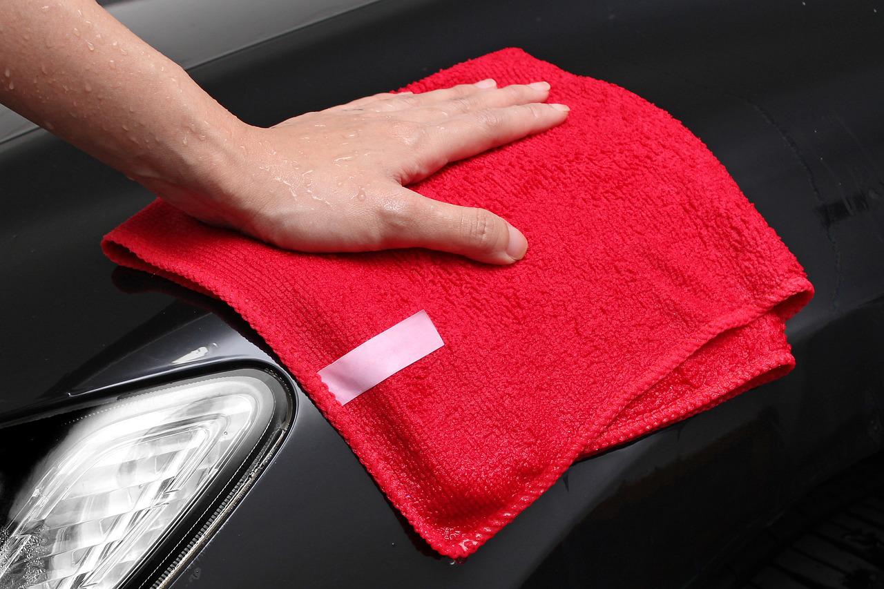 Jak prawidłowo wyczyścić samochód i pozbyć się rdzy